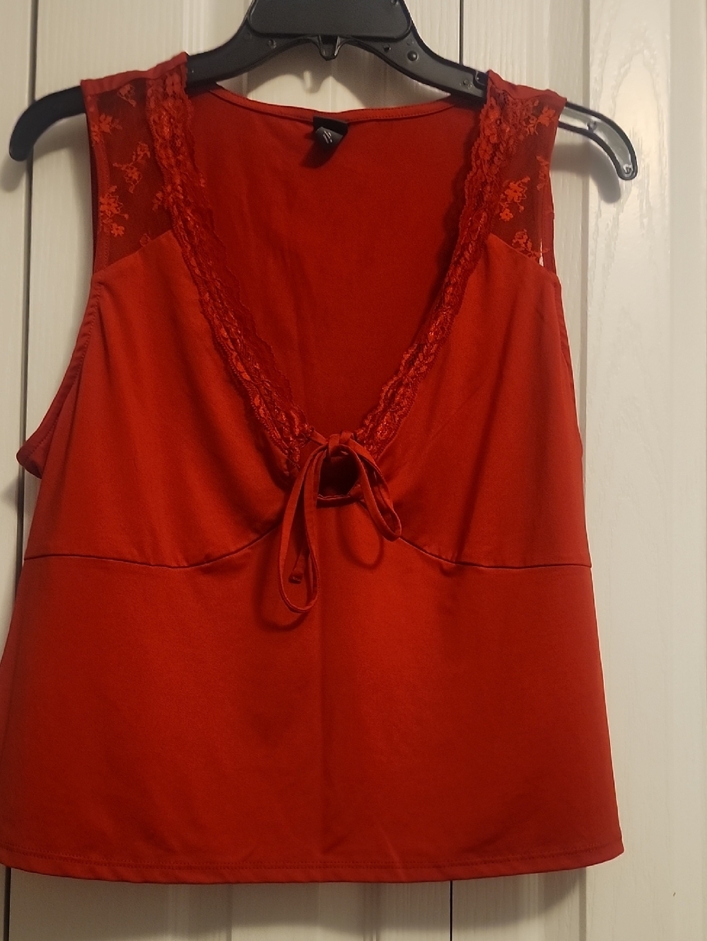 Red Lace Trim V-Neck Sleeveless Top